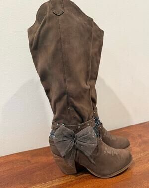 NOT RATED BOOTS, size 8.5
